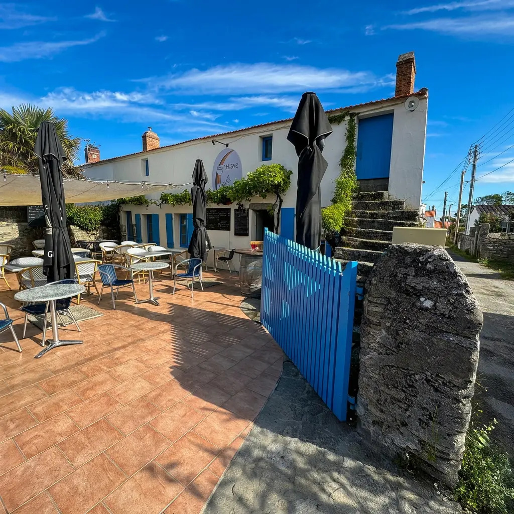 TiHolen_GustaveCafe